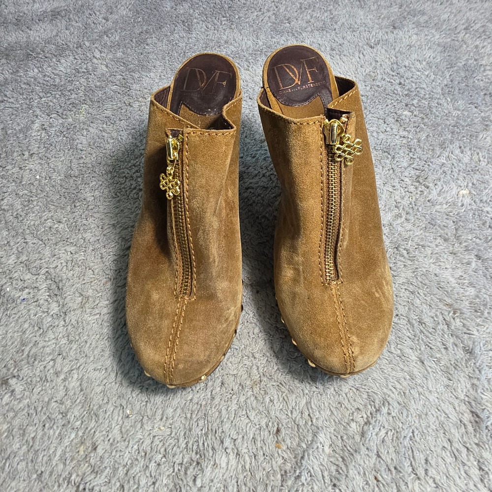 VTG Diane von Furstenberg Wedge Mules Tan Suede Studded Wood Clogs Women 8M - Picture 4 of 7